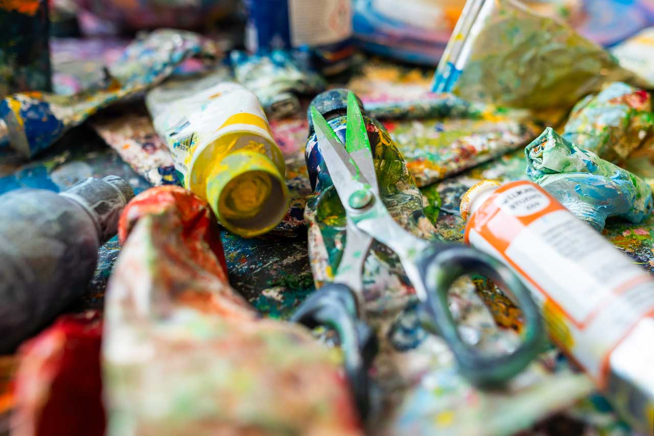 farben, formen, stille im chaos des tuns